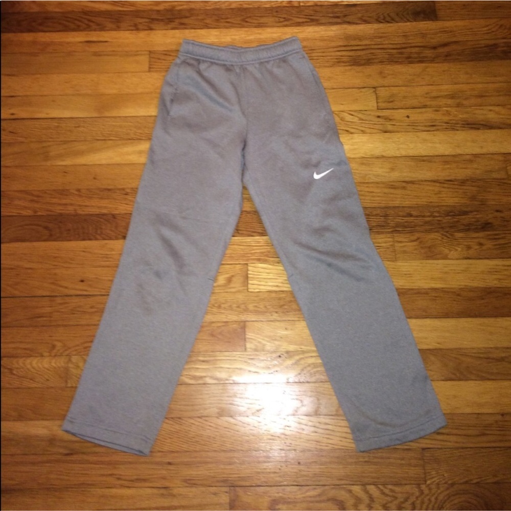Youth Large Nike Therma Fit sweatpants LIKE NEW!